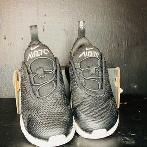 Nike air max black & white toddler size:9c.